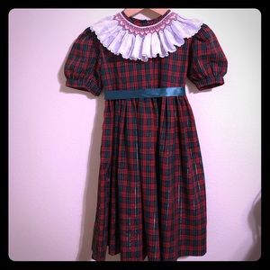 Hand-made, one-of-a-kind smocked girls’ dress!🎄